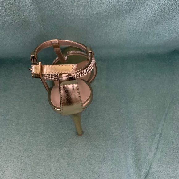 Shoe - Picture 3 of 6